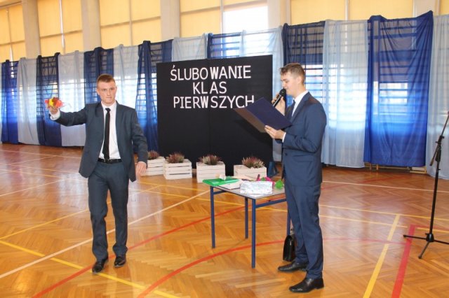 Uroczyste ślubowanie klas pierwszych